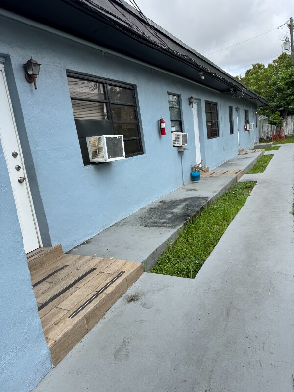 3045 SW 1st St unit 4, Miami, FL 33135 - photo 2