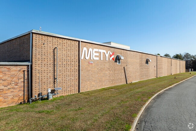 Industrial and manufacturing companies are some of the largest employers of Gastonia.