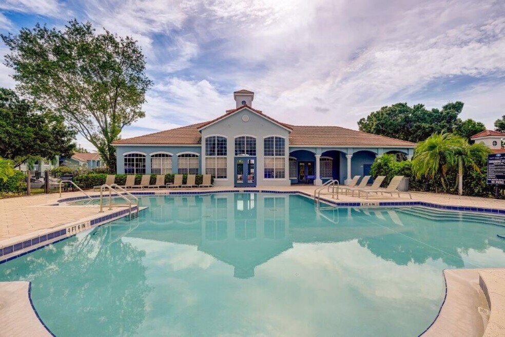 Royal St. George at the Villages Apartment Homes, West Palm Beach, FL 33409 - photo 1