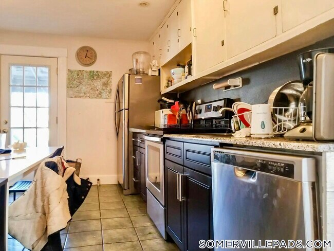 197 College Ave unit 3, Somerville, MA 02144 - photo 2