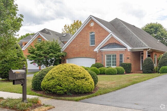 Franklin-Colonial is a charming neighborhood located in Roanoke, VA.