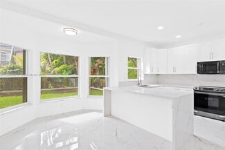 15842 SW 14th St, Pembroke Pines, FL 33027