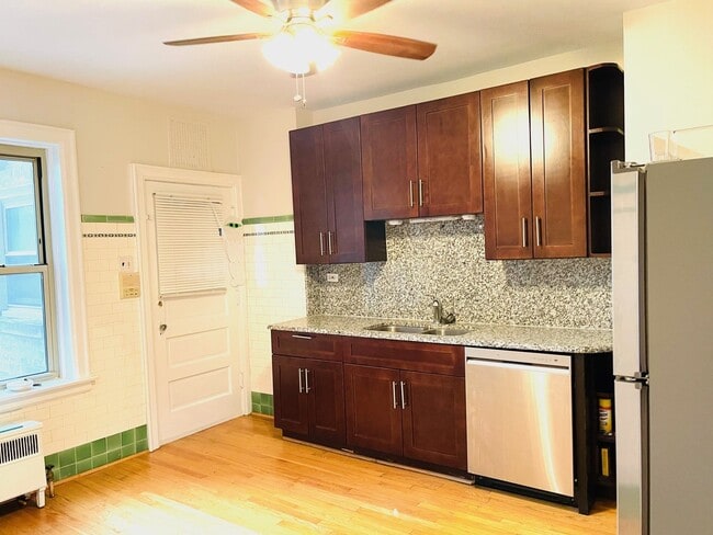 1527 W Pratt Blvd, Chicago, IL 60626 - photo 2