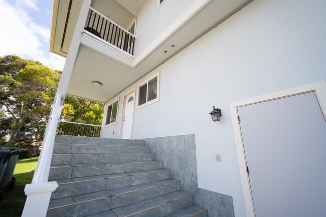 4494 Sierra Dr unit Studio, Honolulu, HI 96816 - photo 2