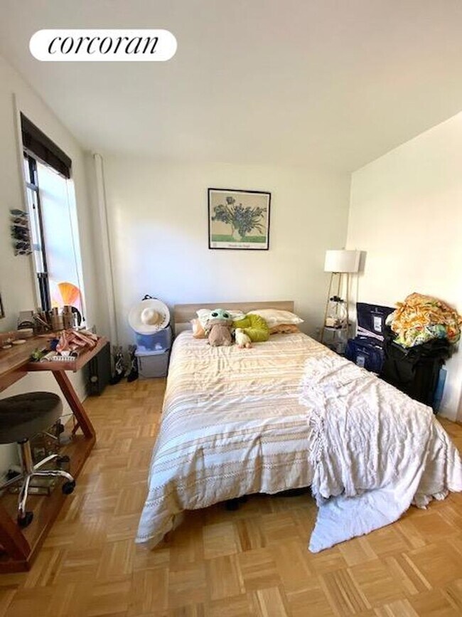 324 W 47th St, New York, NY 10036