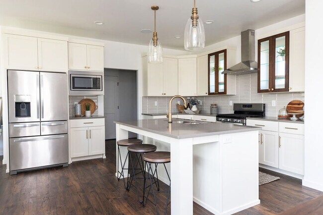6605 - Kitchen 2.jpg