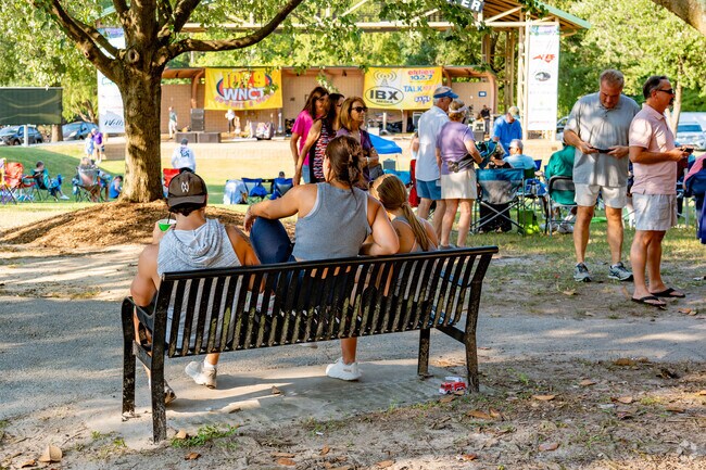 Brook Valley residents flock to Town Common for  live music on the riverfront on Thursday's.