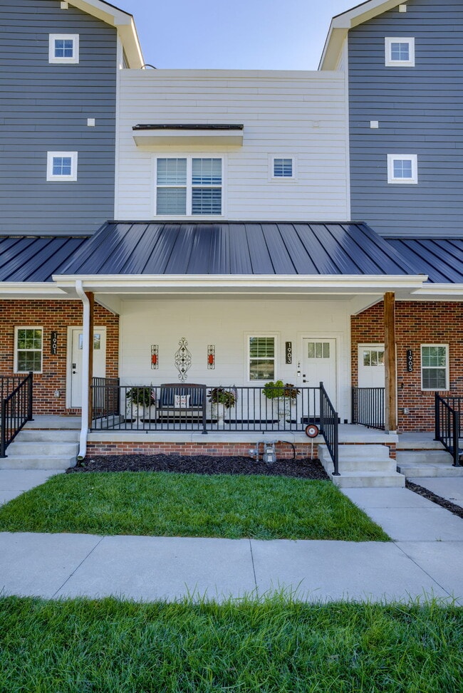 1903 S 7th St, Omaha, NE 68108