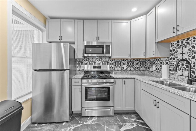 416 Pearl St unit 416 Pearl Street 3, Burlington, VT 05401 - photo 2