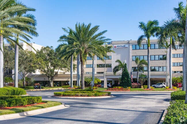 HCA Lawnwood Hospital offers advanced healthcare services  to the residents of Fort Pierce.