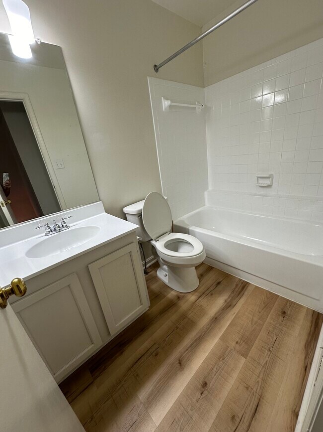 6114 Stonepath Cir Unit Upper Level Primary, Centreville, VA 20120