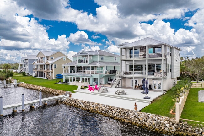 Find beautiful coastal waterfront homes in Homosassa.