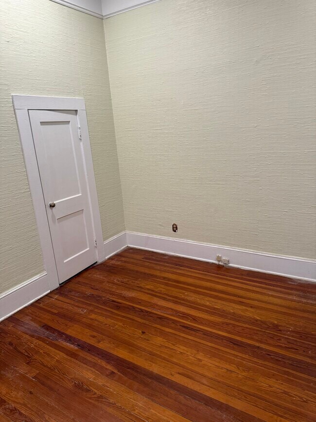 BEDROOM WITH CUSTOM CLOSET
