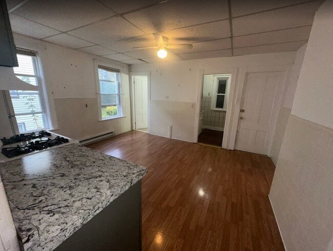 18 Fairbanks St unit 2, Worcester, MA 01610 - photo 4