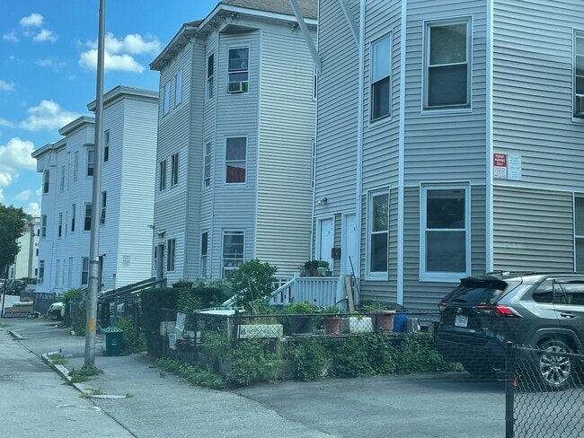 9 Townsend St unit 3, Worcester, MA 01609 - photo 2