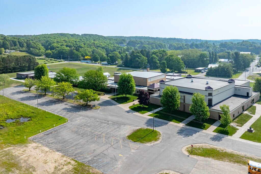 Frankfort High School boasts an overall B rating on school ratings site Niche.com.