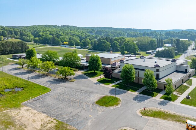 Frankfort High School boasts an overall B rating on school ratings site Niche.com.