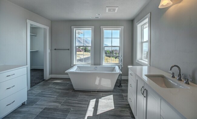 21 Master-Bath-2.jpeg