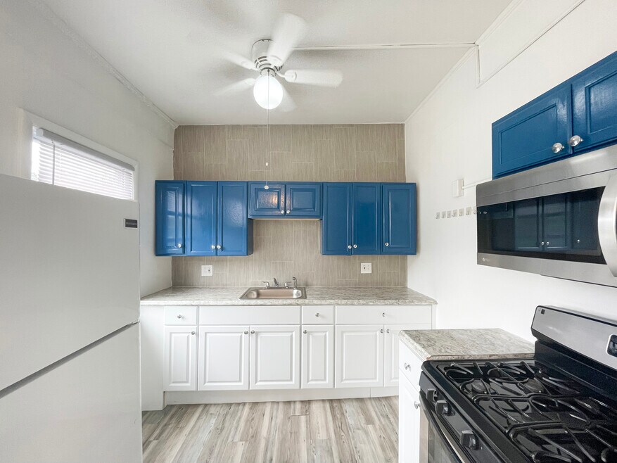 5809 Hobart St unit FL 2, Pittsburgh, PA 15217 - photo 1