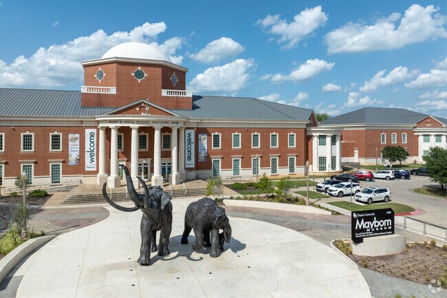 The Mammoth National Monument is close to Robinson.