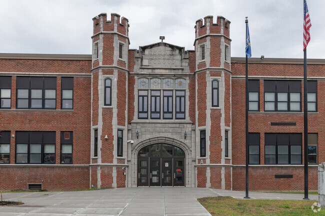 Camden Middle School has a student -teacher ratio of 10:1 which is considered quite good.