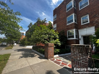 1555 Beacon St Unit 1, Brookline, MA 02446