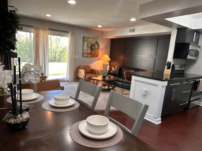 2777 Davison Ave unit Beautiful Townhome, Auburn Hills, MI 48326 - photo 6