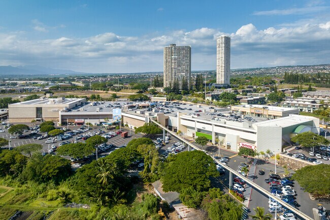 Pearlridge Center is the retail hub of Waimalu, providing shops and restaurants.
