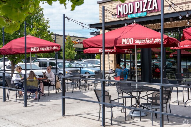Mod Pizza offers beautiful outdoor seating options for the residents of Northwest Vancouver.