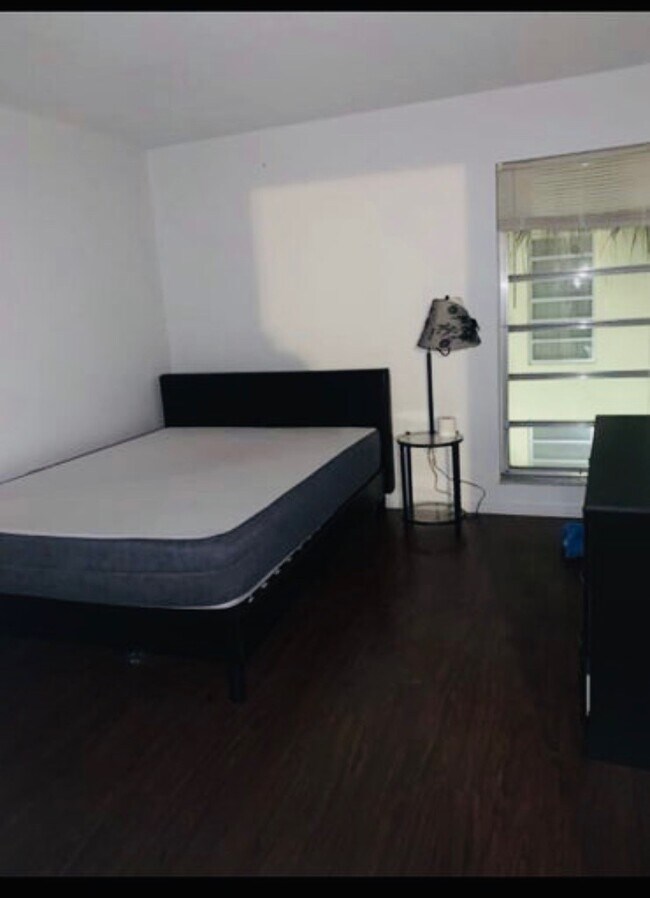 Capri Gardens Condominiums unit A320, North Miami, FL 33161 - photo 4