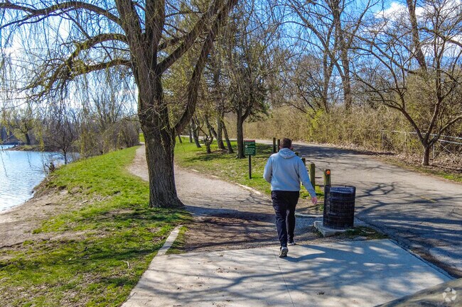 The residents of Indian Hills have an easy access to the Antrim Park  and Olentangy trails.