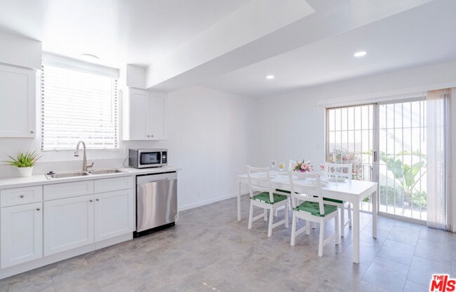 1017 S Bedford St unit 2, Los Angeles, CA 90035 - photo 6