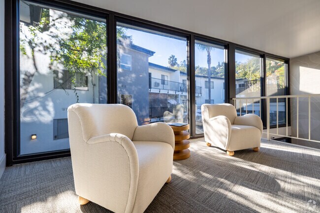 The Regal Villa Apts...Gorgeous Newly Remodeled 2 Bedroom.. Prime Location! CALL NOW!, Los Angeles, CA 90068 - photo 7