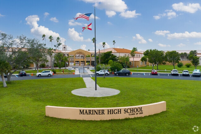 Mariner High School is a B rated school with a 21:1 student to teacher ratio.