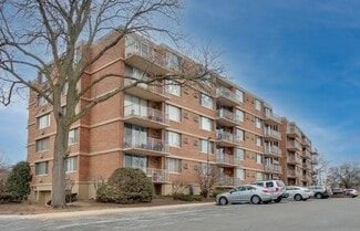 2200 S Stewart Ave, Lombard, IL 60148