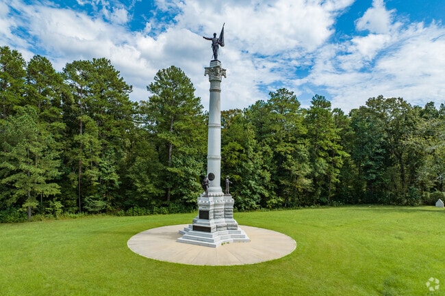 Chickamauga and Chattanooga National Military Park features military statues in Fort Oglethorpe.