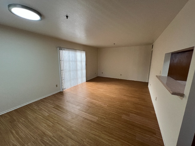 1517 Rock Glen Ave unit 209, Glendale, CA 91205 - photo 2
