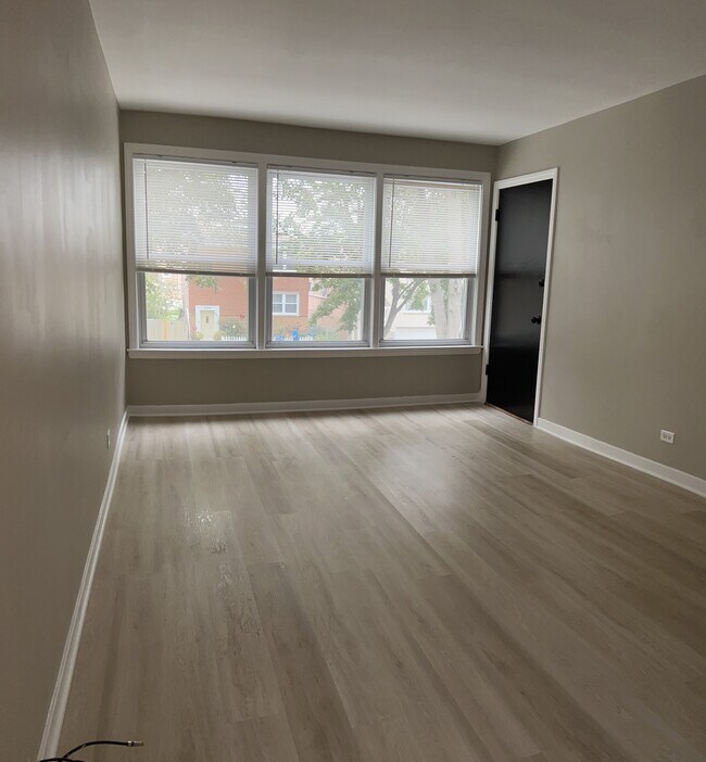 4835 Hull St unit 2W, Skokie, IL 60077 - photo 5