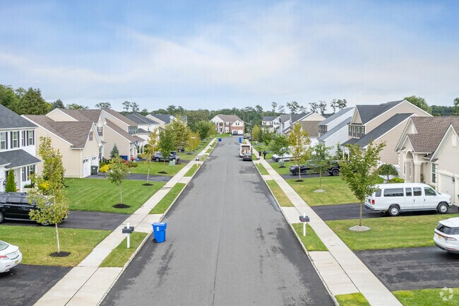 Live on a clean street with beautiful houses.