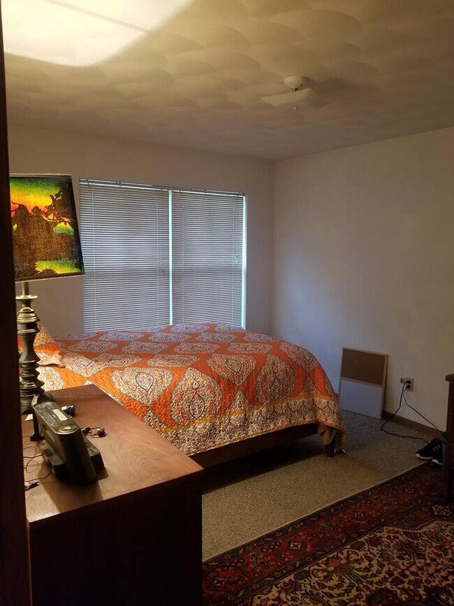 1210 W Carriage Dr, Whitewater, WI 53190 - photo 4