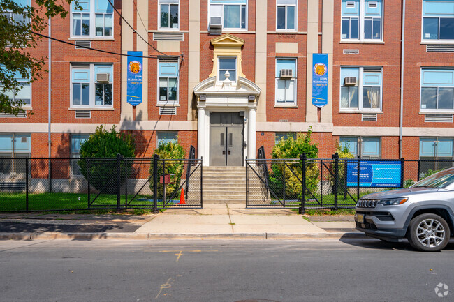 John Marshall School No. 20 has a student body of 454 students.