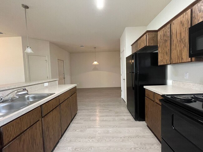 5804 Rustler Dr unit B, Killeen, TX 76543 - photo 5