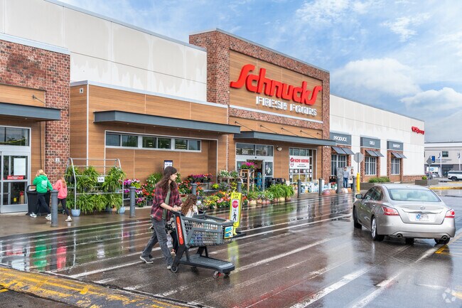 Midtown residents get all of their grocery needs at the local Schnucks.