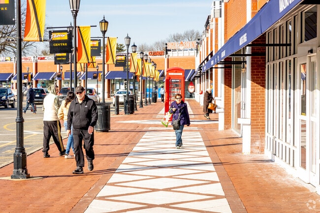 Plainview Centre is a major shopping center in Plainview.
