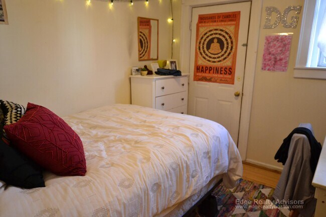 317 Saint Paul St unit 5, Brookline, MA 02446 - photo 5