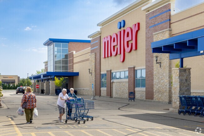 Meijer near Raymond offers groceries, home goods and pharmacy services in nearby Franklin.