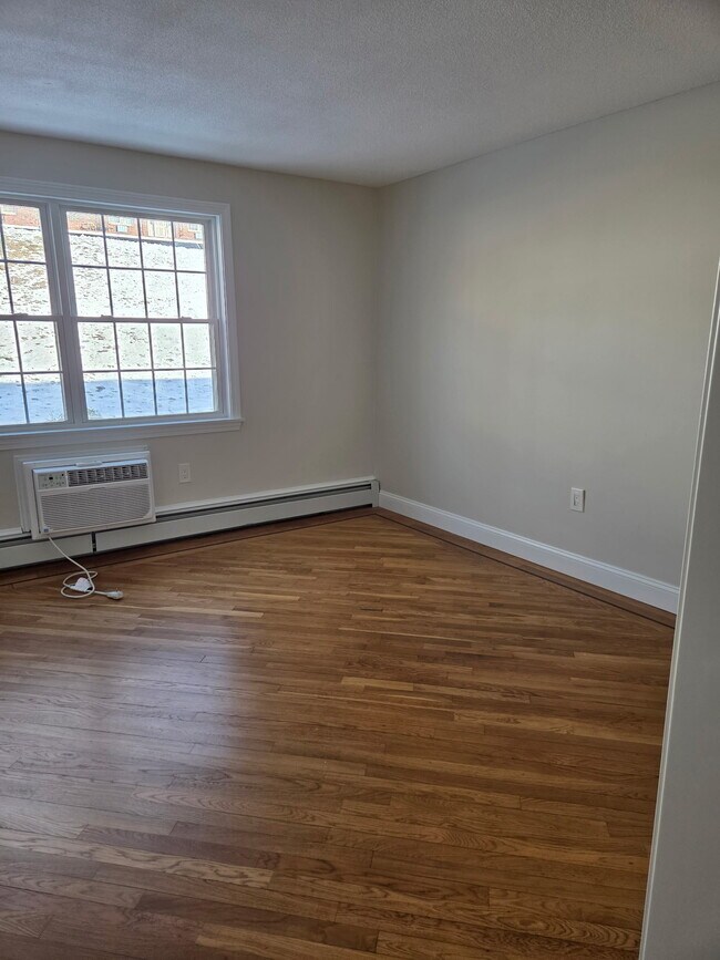 201 Regan Rd, Vernon, CT 06066 - photo 4