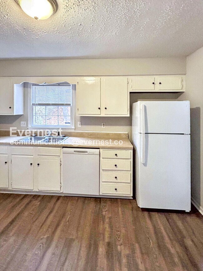 561 Brightsfield Ct, Rural Hall, NC 27045 - photo 7