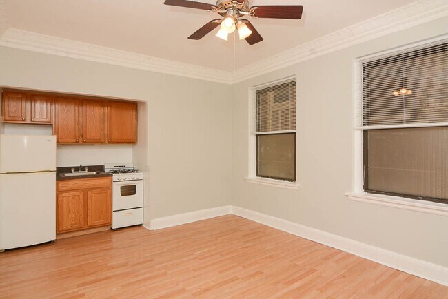 3832 N Fremont St unit A00C, Chicago, IL 60613 - photo 2