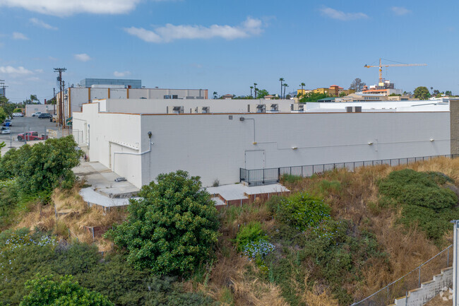 Diego Hills Central Public Charter doesn't offer any outdoor amenities.